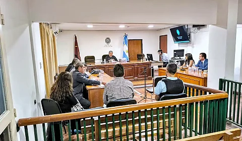 El juez López abre juicio oral contra su excolega Parisi por obstrucción a la justicia Imagen de la audiencia celebrada hoy en Orán
