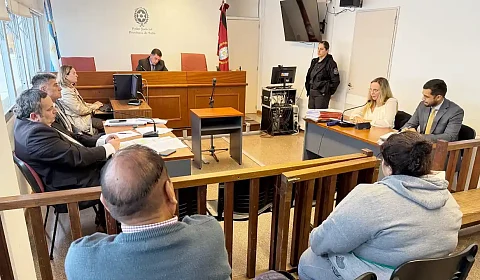 Una mujer condenada y un hombre absuelto en el juicio por estafas con falsas adjudicaciones de viviendas públicas Vista del juicio por estafa