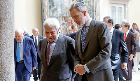 El rey de España concede el Toisón de Oro a Felipe González, Miguel Herrero de Miñón y Miquel Roca Felipe González y Felipe VI