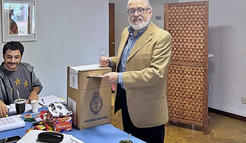 Un voto salteño en el extranjero, entre Tita y Rhodesia Voto a las 5.45, hora de El Bordo